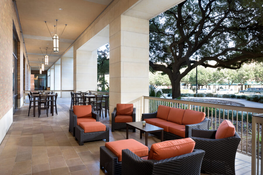 Att Hotel And Conference Center The Carillon Patio